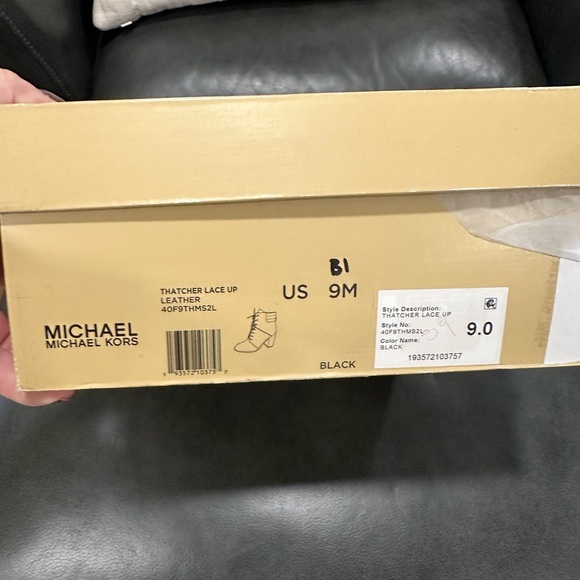 NIB Michael Kors Thatcher Lace Up Black Leather Boots, size 9 - Picture 5 of 5